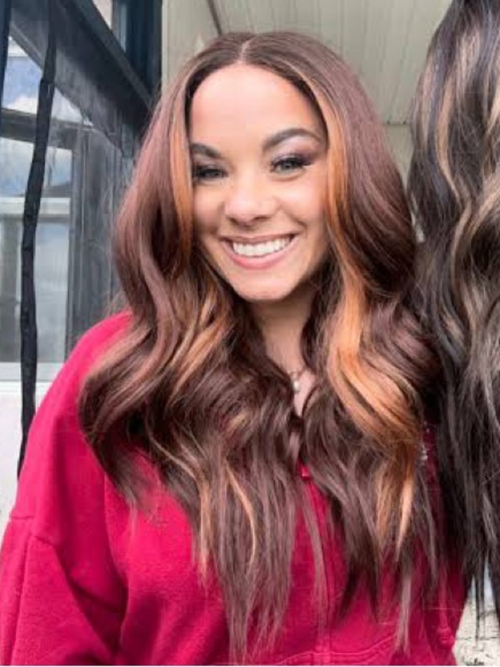 Pauleen Long Wavy Women's Wig in terracotta auburn brunette with Highlights